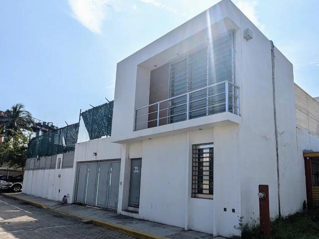 Casa en venta en Manzanillo, Colima