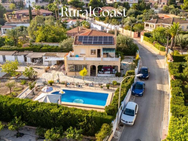 Casa en venta en Busot, Valencia