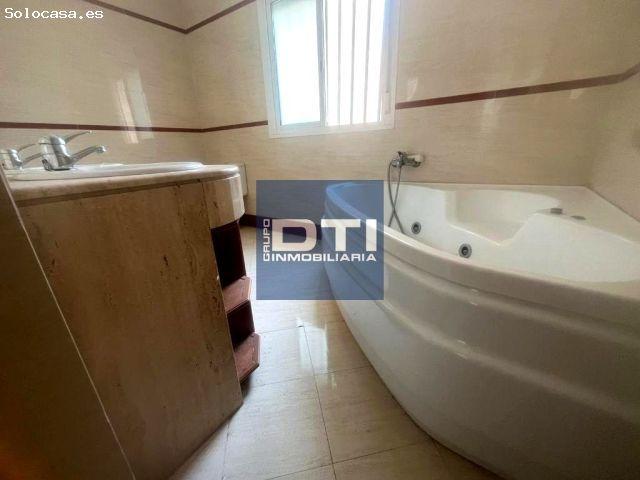 Casa en venta en Castilleja De Guzmán, Andalucía