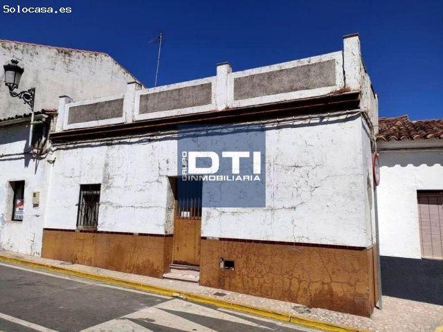 Casa en venta en Almadén De La Plata, Andalucía