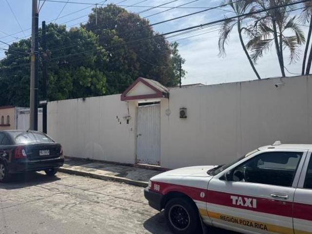 CASA EN VENTA EN CALLE 2 DE ENERO, 924, COL CAZONES, POZA RICA, VERACRUZ