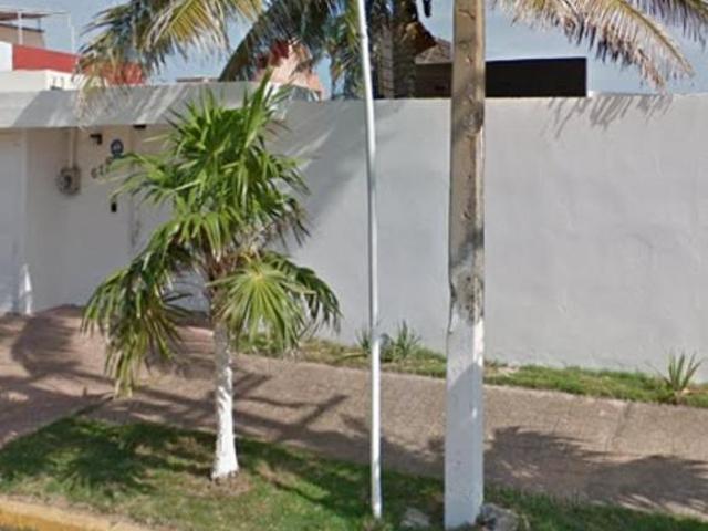 CASA EN VENTA EN CALLE AV. BELLAVISTA COL. MARÍA DE LA PIEDAD Coatzacoalcos C.P. 96400 VERACRUZ