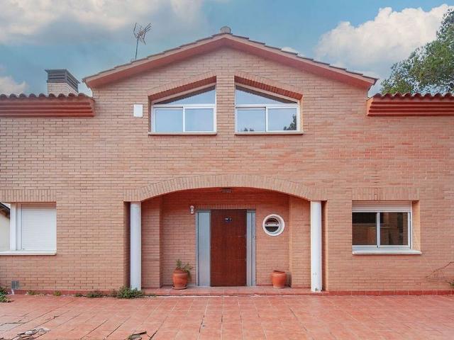 Villa en venta en Corbera De Llobregat