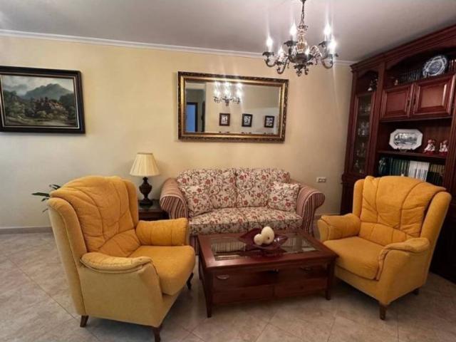 Casa en venta en Camas, Andalucía