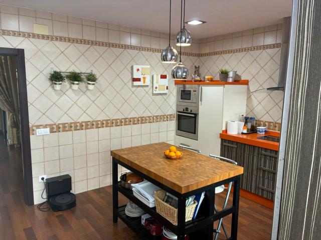 Casa en venta en Camas, Andalucía