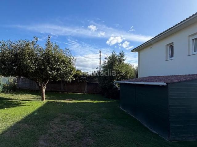Casa en venta en O Salgueiro, Cambre