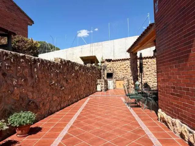 Casa en venta en Campo Real, Madrid