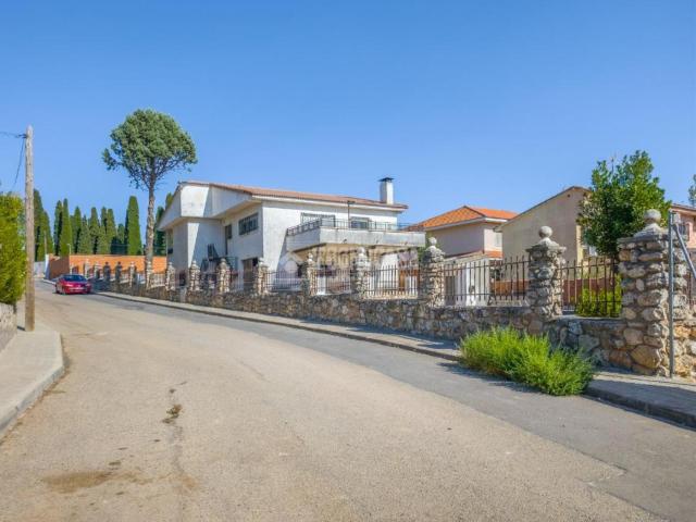 Casa en venta en Campo Real, Madrid