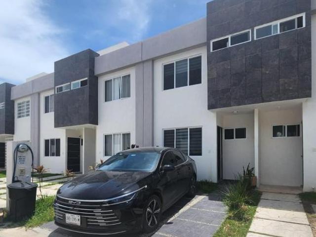 Casa en Venta en Cancun en Jardines del Sur Mod Flamboyan con Amenidades