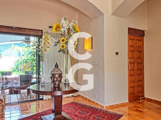 Casa en Venta en Cancun en Sm 43 con Enorme Alberca y 3 Recamaras