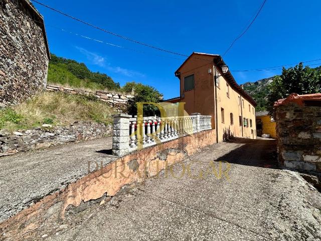 Casa en venta en Cármenes, Castilla y León