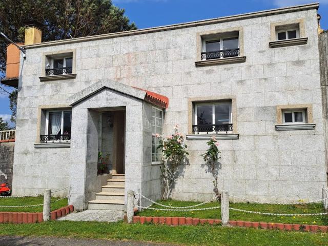 Casa en venta en Paleo, A Coruña