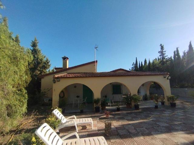 Casa en venta en Castalla, Valencia