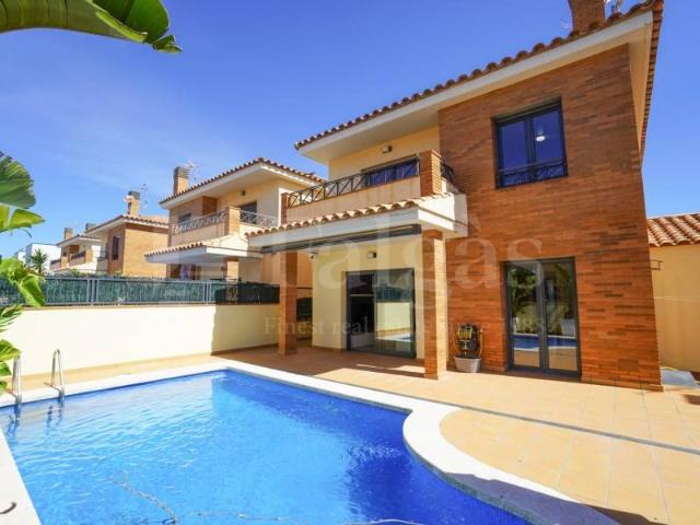 Casa en venta en Alt Empordà, Catalunya