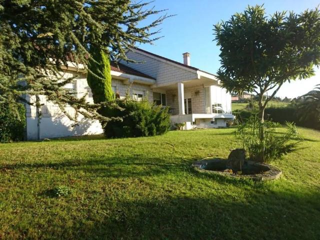 Casa en venta en Castrillón