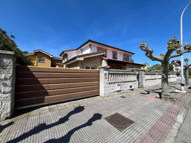 Casa en venta en Castrillón
