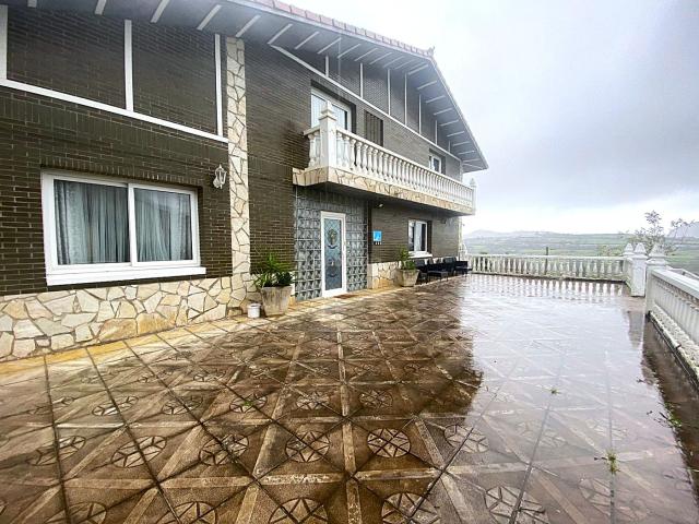Casa en venta en Casco Histórico, Castro-urdiales