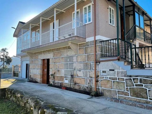 Casa en venta en Cenlle