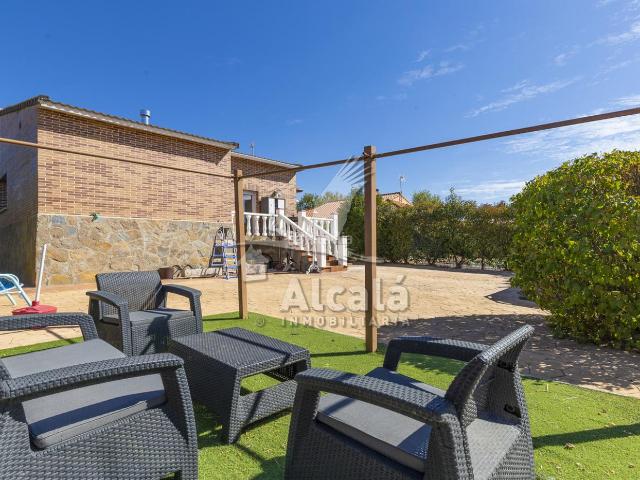 Casa en venta en Chiloeches, Guadalajara