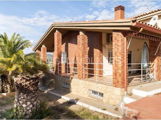 Casa en venta en Chiva