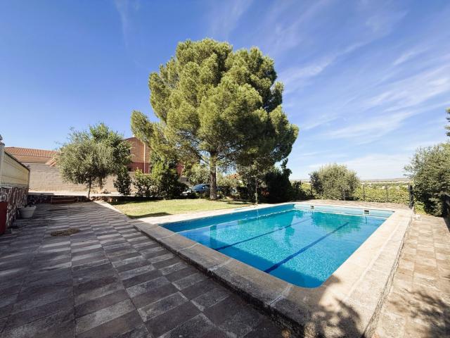 Casa en venta en Colmenar De Oreja, Madrid