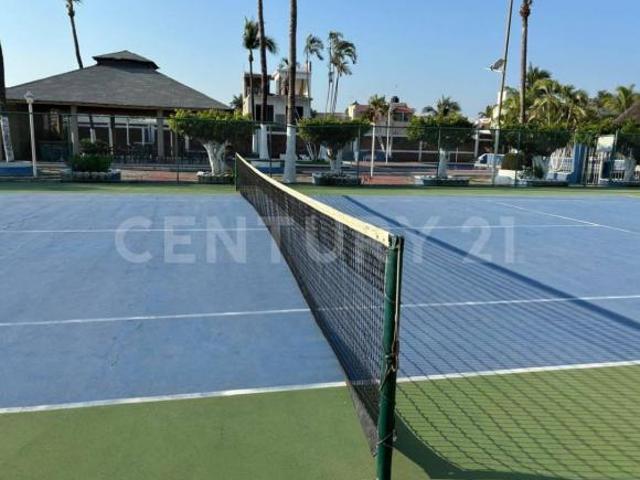 Casa en Venta en condominio muy cercas de la playa y del bulevar costero