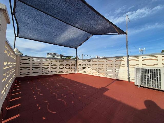 Chalet en venta en Almeda, Cornellà De Llobregat