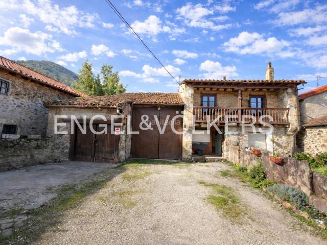 Casa en venta en Los Corrales De Buelna, Cantabria