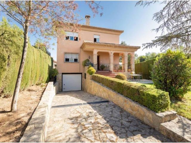 Casa en venta en Cúllar Vega, Andalucía