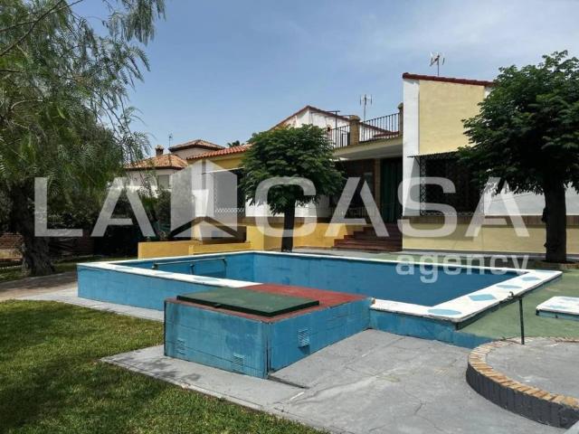 Casa en venta en Dos Hermanas, Andalucía