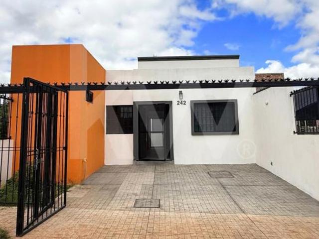 Casa en venta en INTERLOMAS, Tepatitlán de Morelos