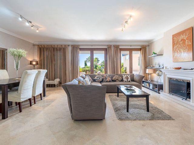 Casa en venta en Patio Los Naranjos, Estepona