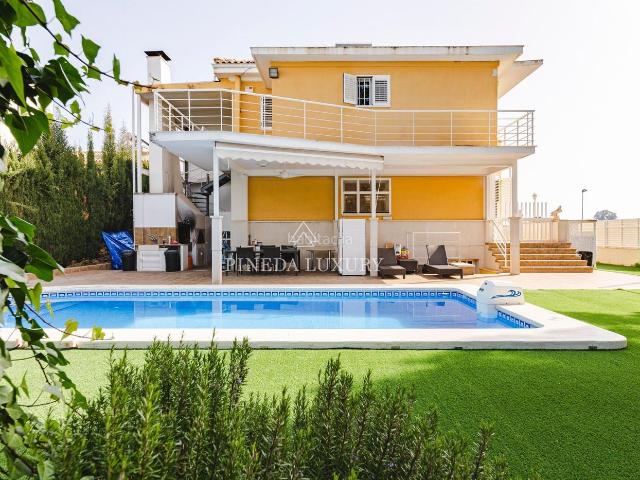 Casa en venta en el Puig de Santa Maria, València / Valencia