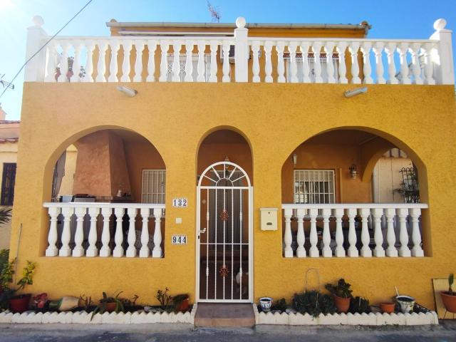 Casa en venta en Elche, Urbanización La Marina-El Oasis
