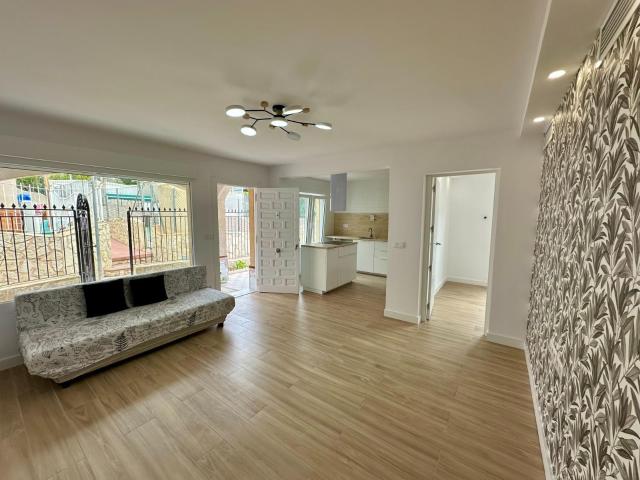 Casa en venta en Elche, Urbanización La Marina-El Oasis