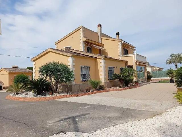 Casa en venta en la Foia, el Baix Vinalopó