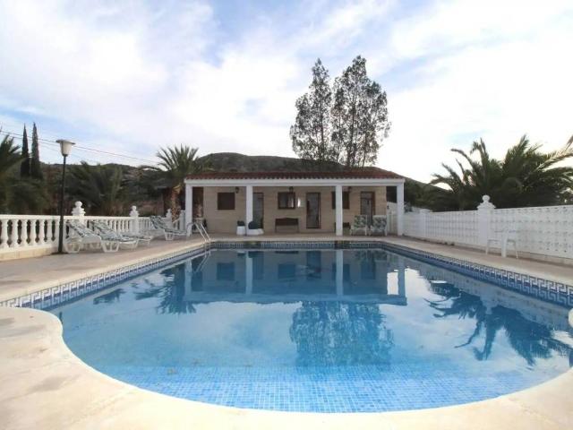 Casa en venta en Elda, Alacant / Alicante