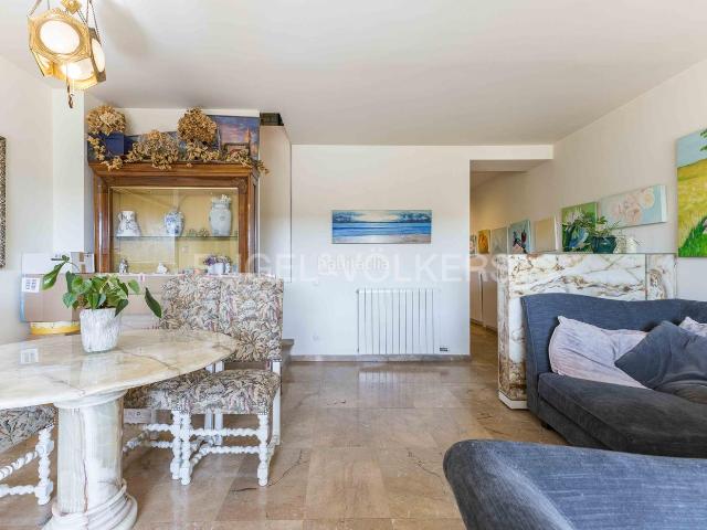 Casa en venta en Esplugues De Llobregat, la Mallola