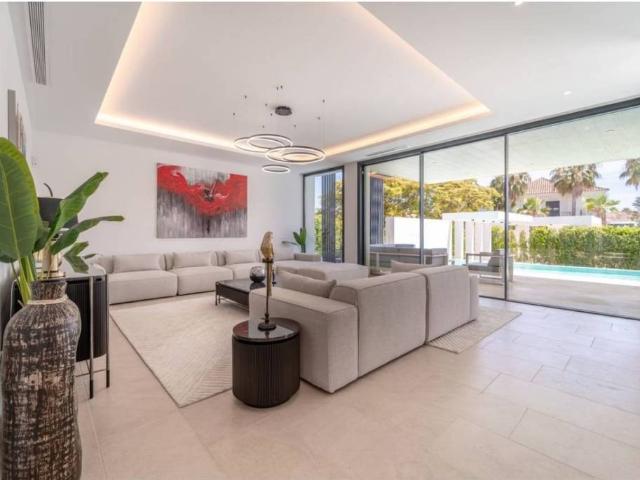 Casa en venta en Atalaya Park, Estepona