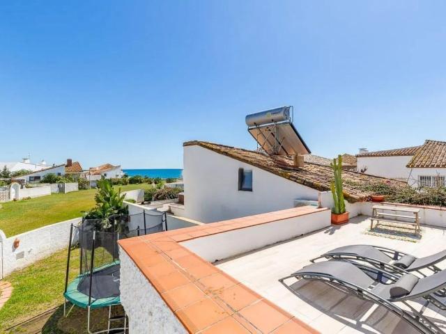 Casa en venta en Barriada Islas Canarias, Costa del Sol Occidental