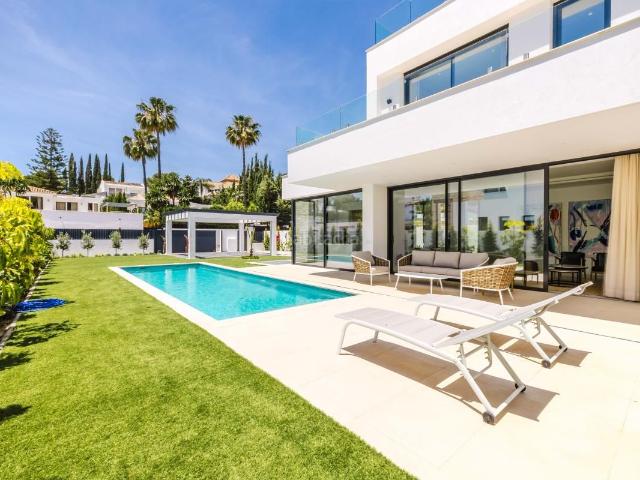 Casa en venta en Barriada Islas Canarias, Costa del Sol Occidental