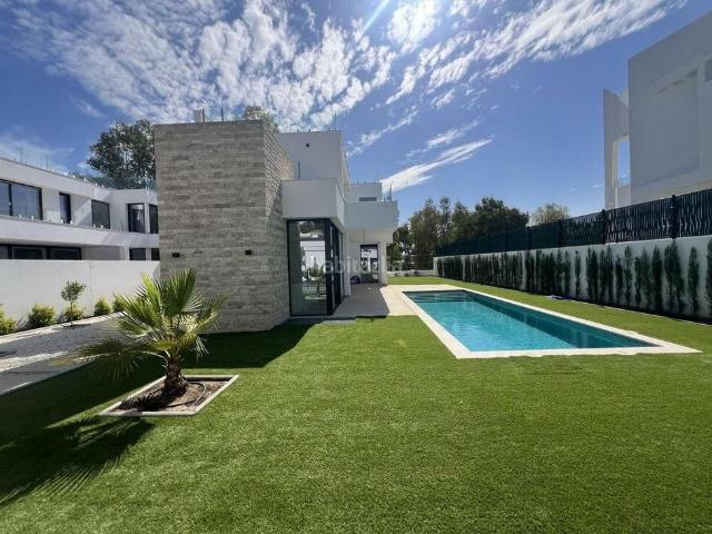 Casa en venta en Barriada Islas Canarias, Costa del Sol Occidental