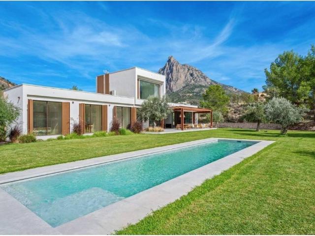 Casa en venta en Finestrat, Valencia