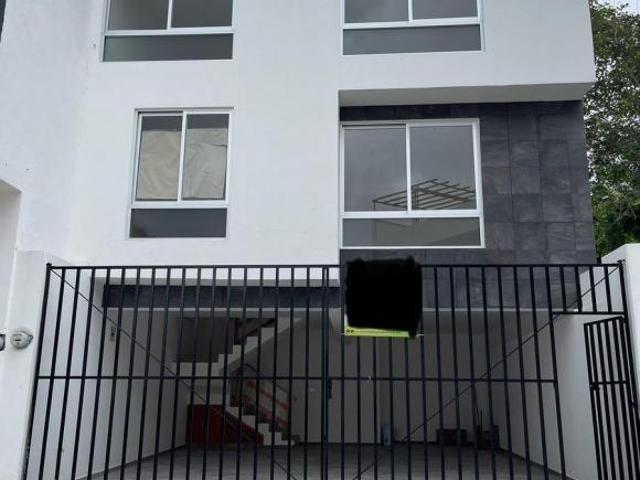 CASA EN VENTA EN FRAC. MORADA DEL QUETZAL