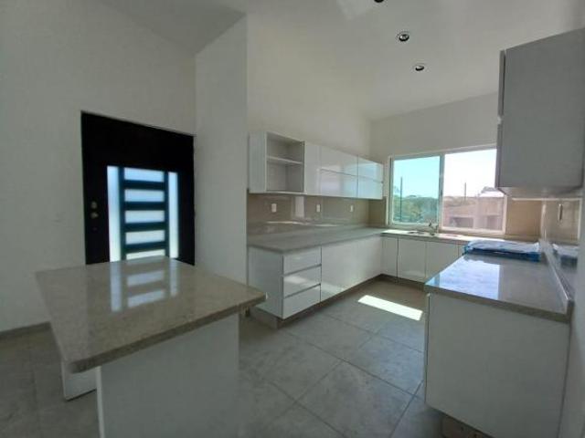 CASA EN VENTA EN FRACCIONAMIENTO LOMAS DE COCOYOC MORELOS