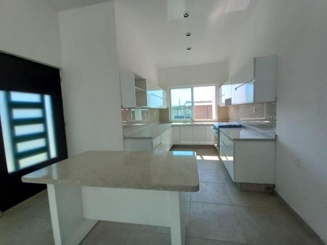 CASA EN VENTA EN FRACCIONAMIENTO LOMAS DE COCOYOC MORELOS