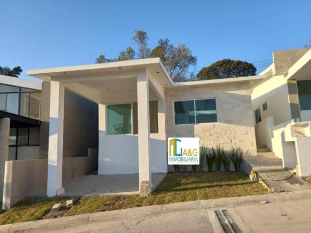 CASA EN VENTA EN FRACCIONAMIENTO LOMAS DE COCOYOC MORELOS