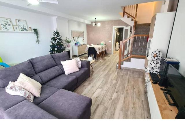 Villa en venta en Gelida