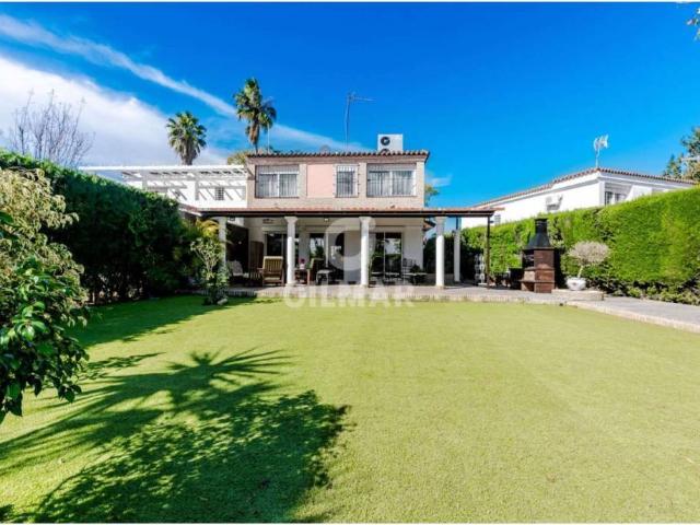 Casa en venta en Gelves, Andalucía