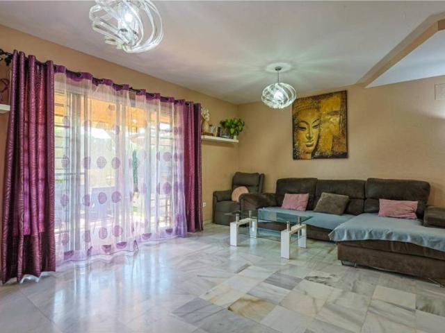 Casa en venta en Gelves, Andalucía